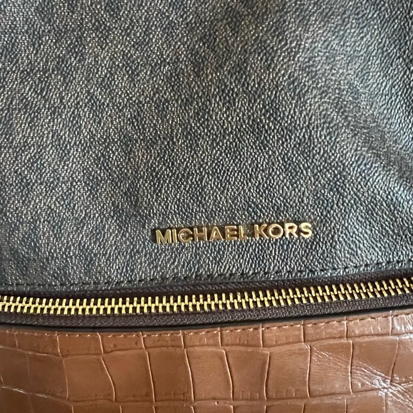 Perfect condition! Michael Kors book bag- mid size. - Picture 8 of 9